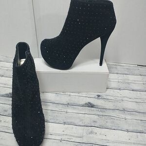 Wild Pair Shoes Woman's SZ 10M Black Platform With Damage
